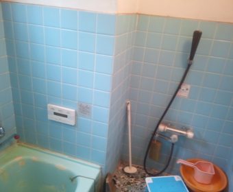 タイル浴室に手すり設置工事