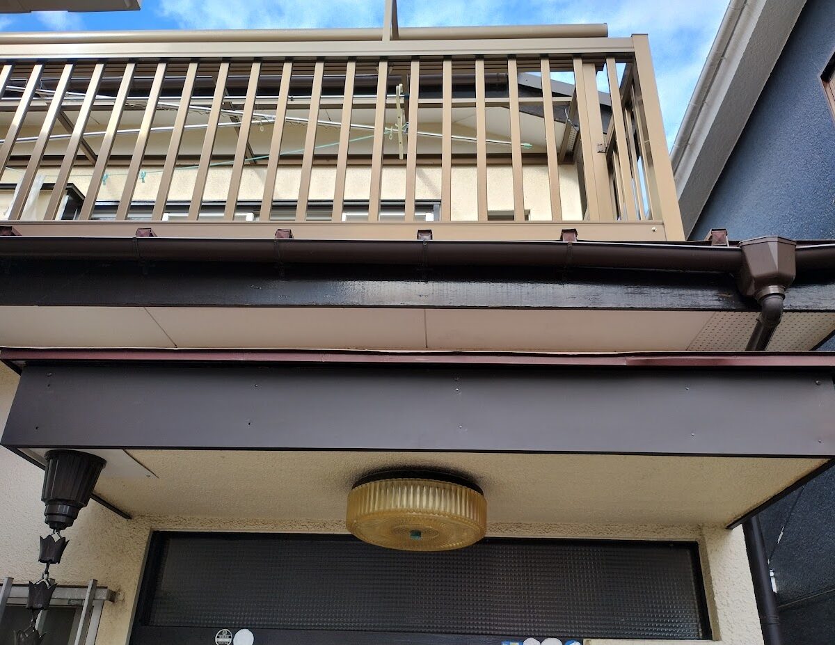 玄関破風板金補修 所沢市