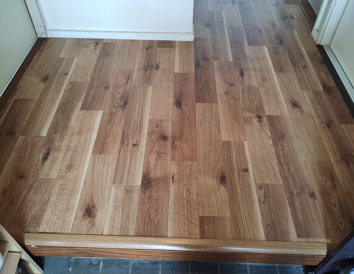 玄関床の補修工事 日高市