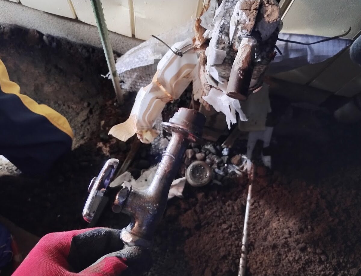 外部水道蛇口の凍結で破裂 日高市