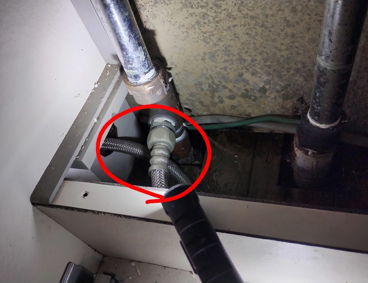 キッチンからの漏水工事 日高市